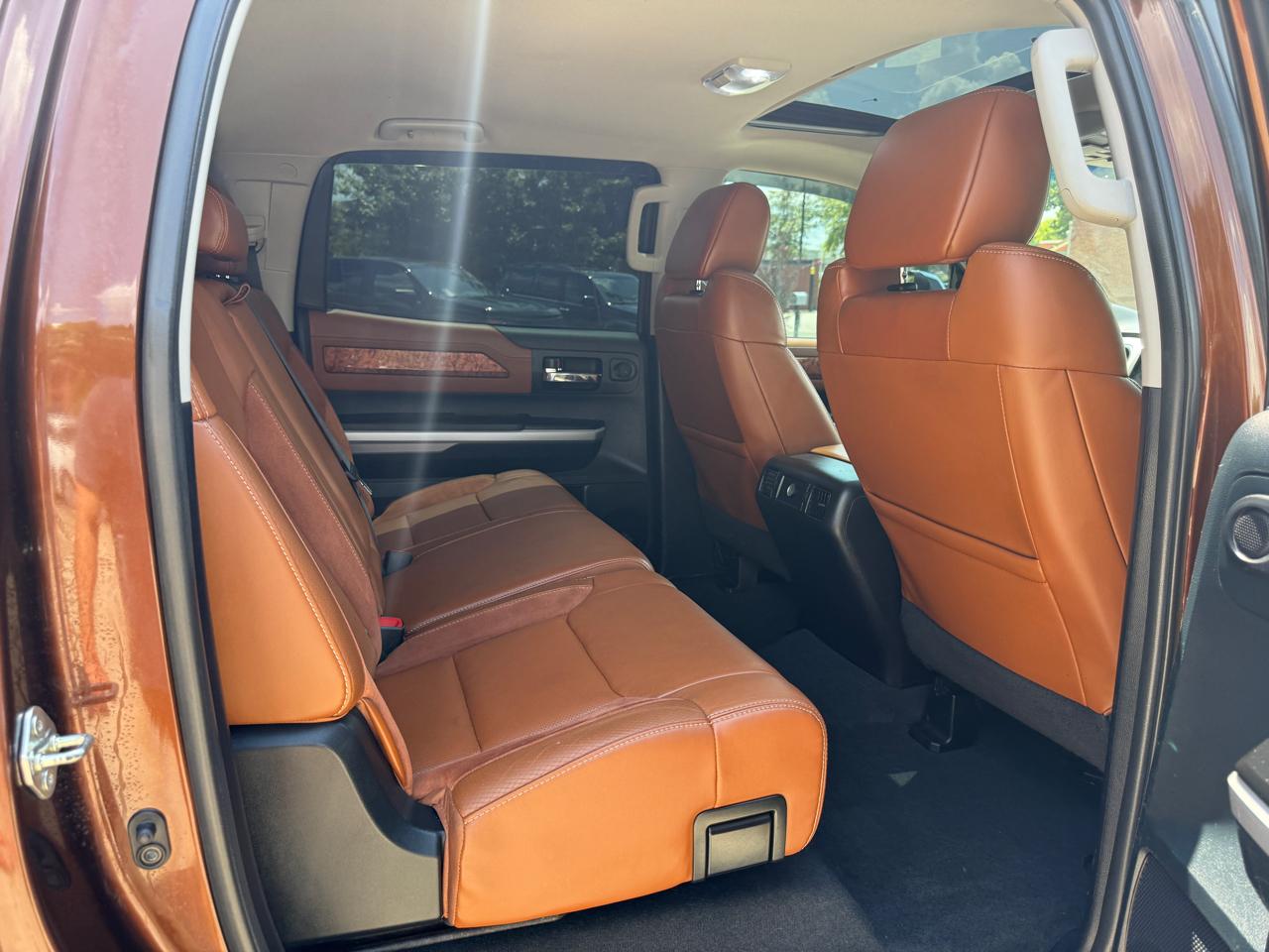 Toyota Tundra Platinum CrewMax 5.7L FFV 4WD 2015