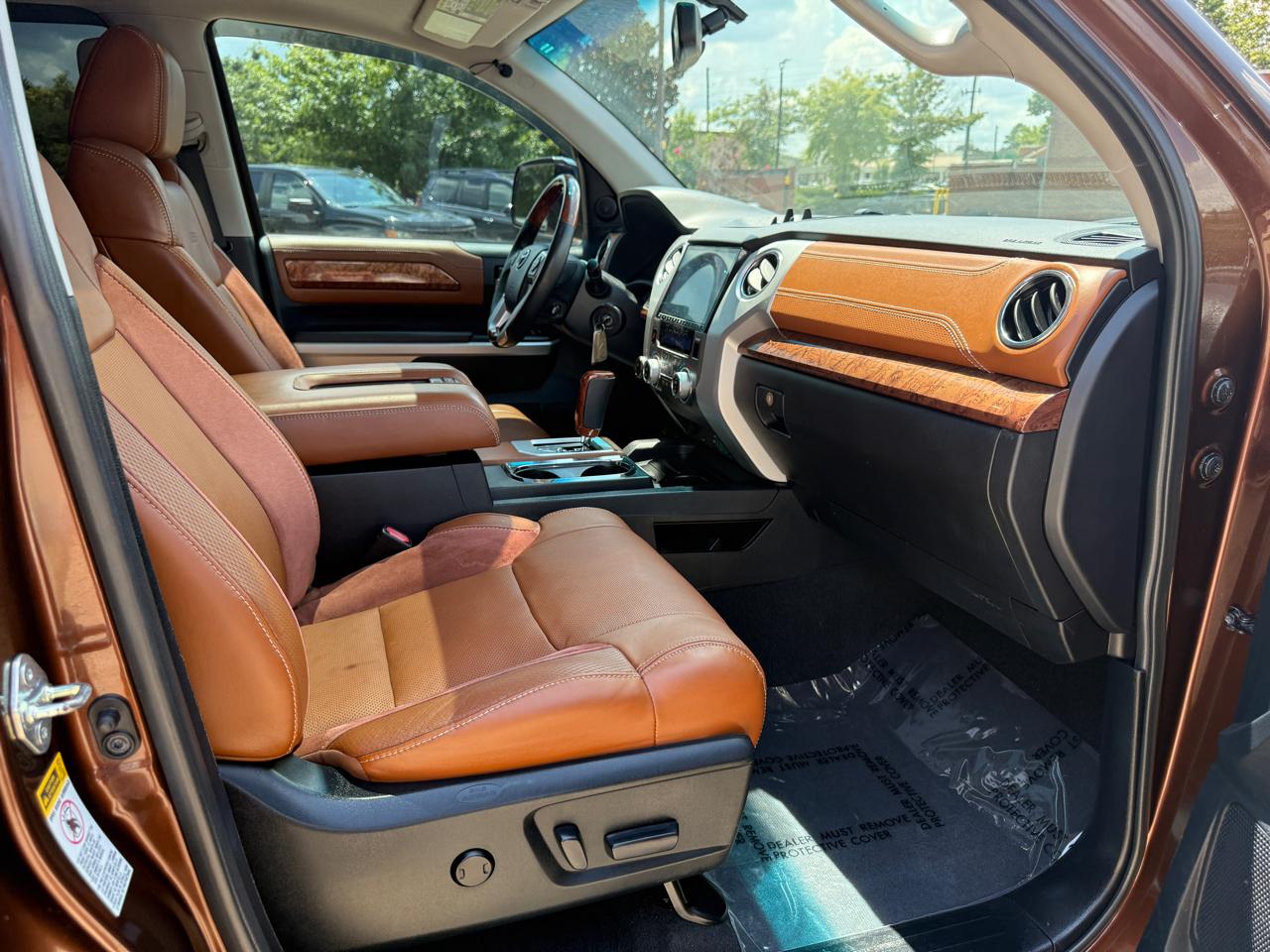Toyota Tundra Platinum CrewMax 5.7L FFV 4WD 2015