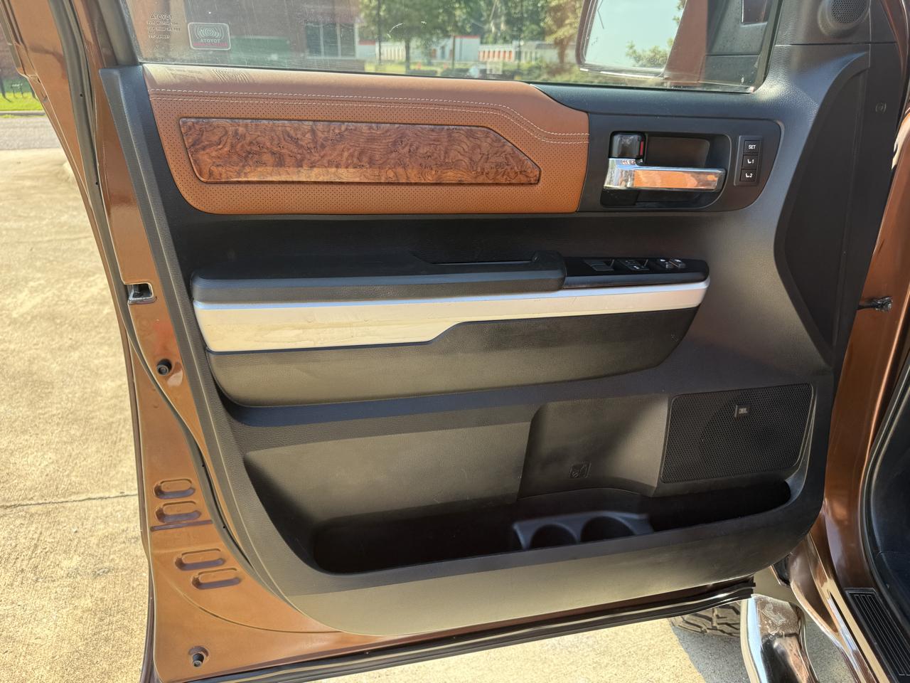 Toyota Tundra  2014