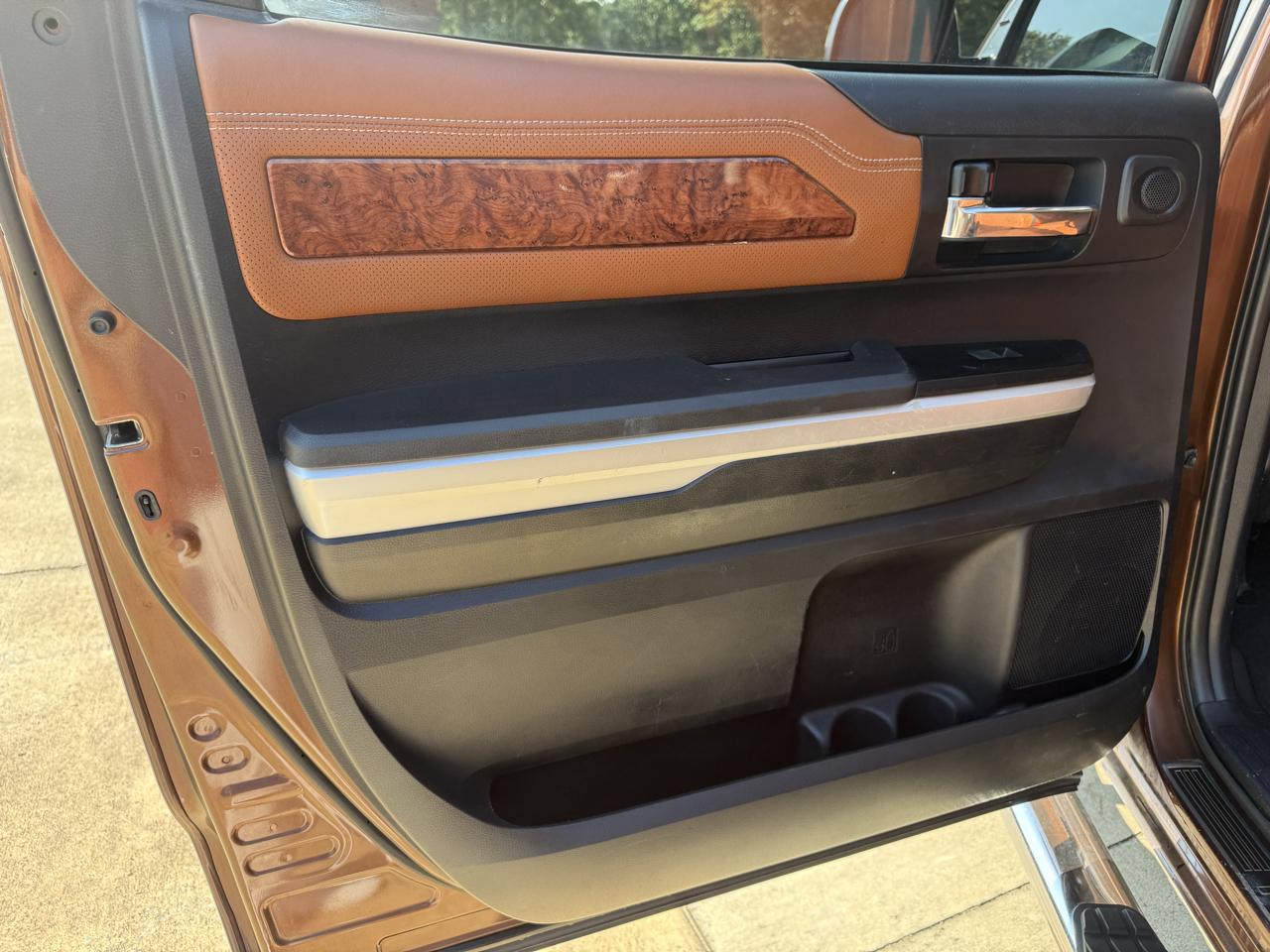 Toyota Tundra  2014