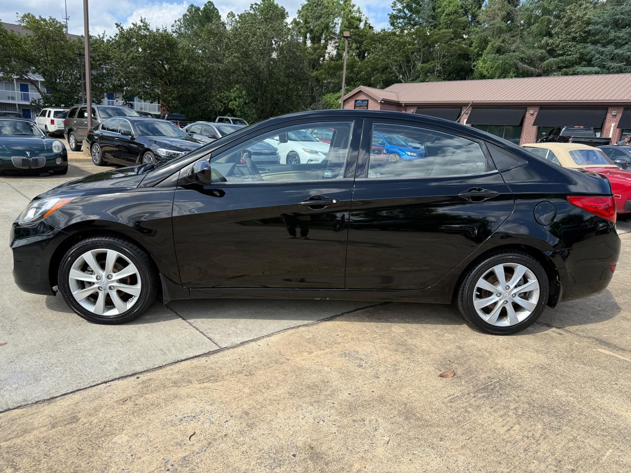 Hyundai Accent GLS 4-Door 2012