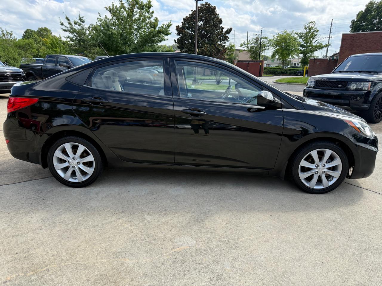 Hyundai Accent GLS 4-Door 2012