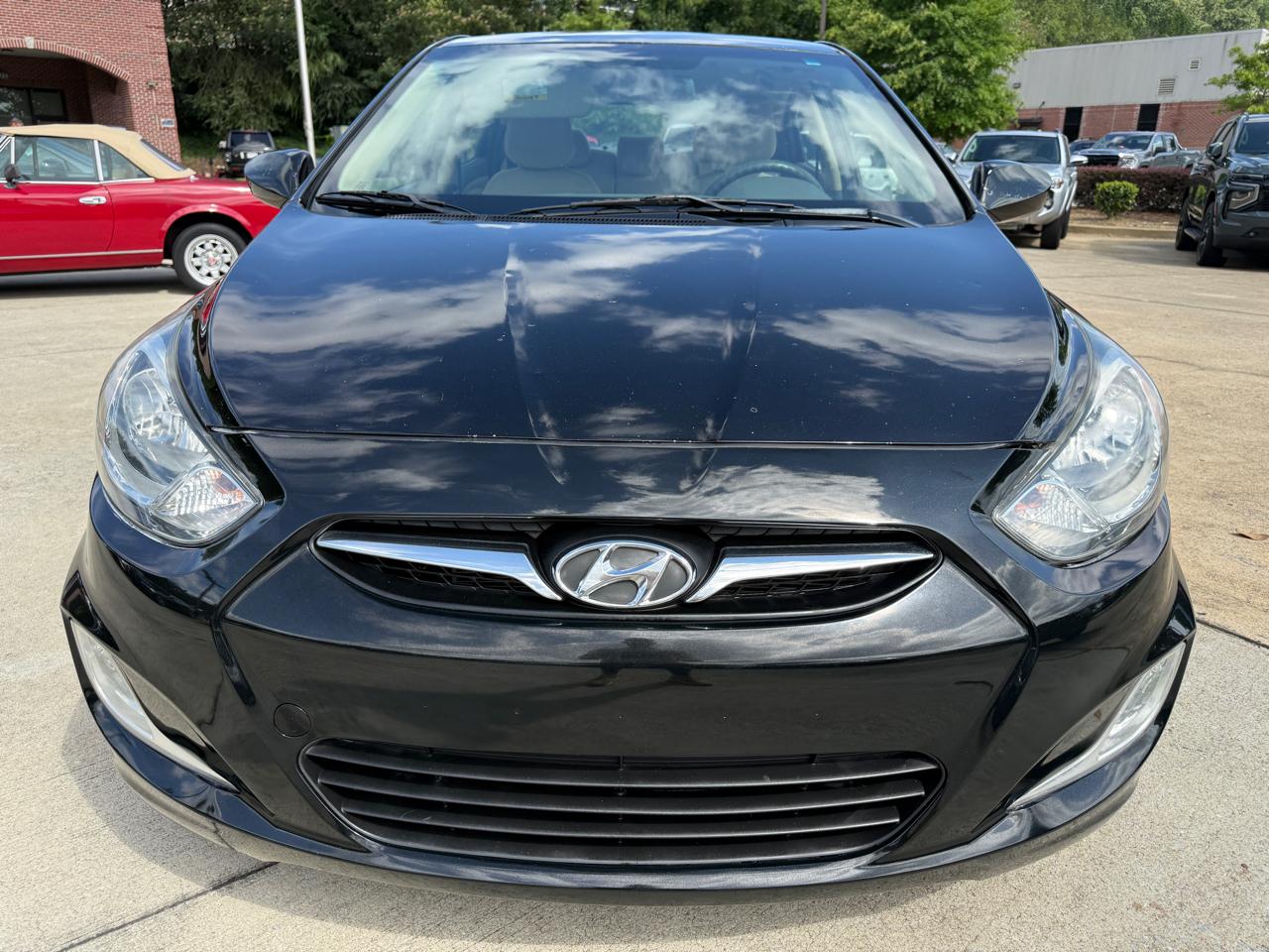 Hyundai Accent GLS 4-Door 2012