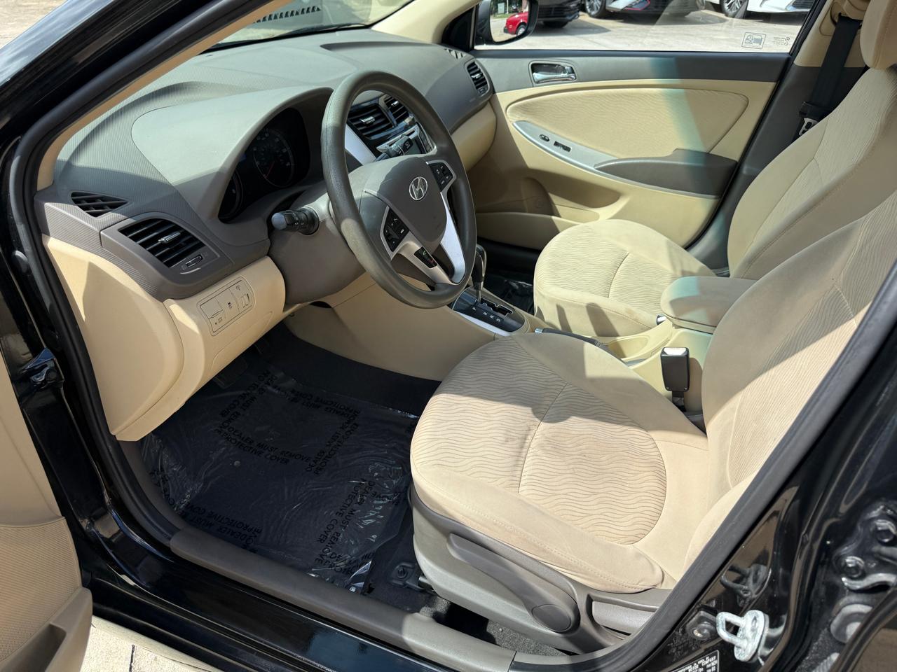 Hyundai Accent GLS 4-Door 2012
