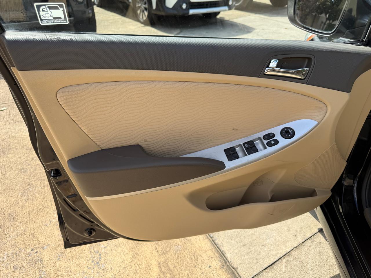 Hyundai Accent GLS 4-Door 2012