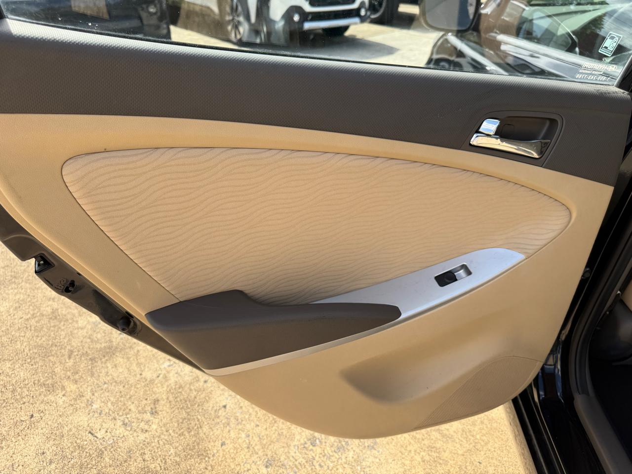 Hyundai Accent GLS 4-Door 2012