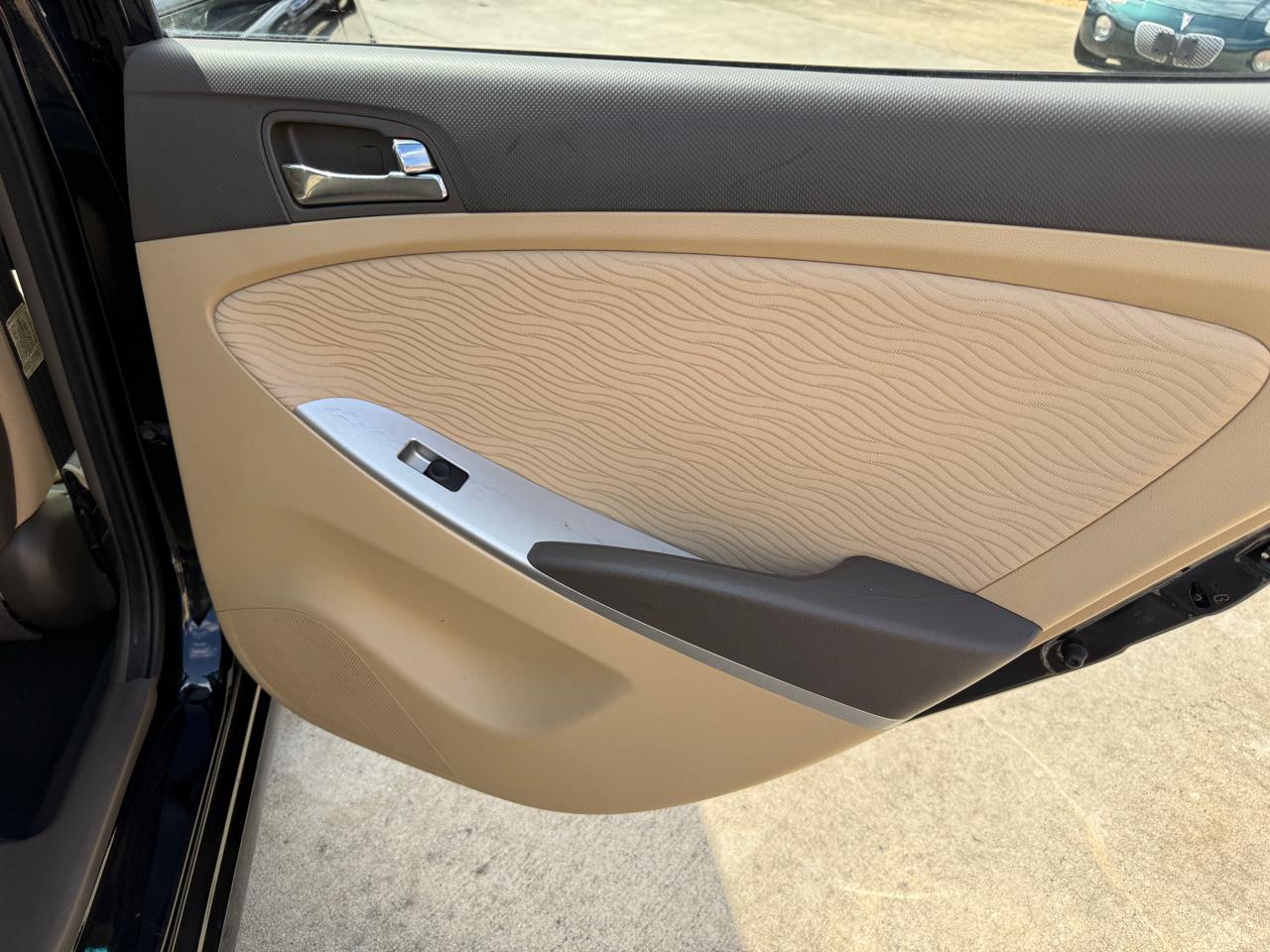 Hyundai Accent GLS 4-Door 2012