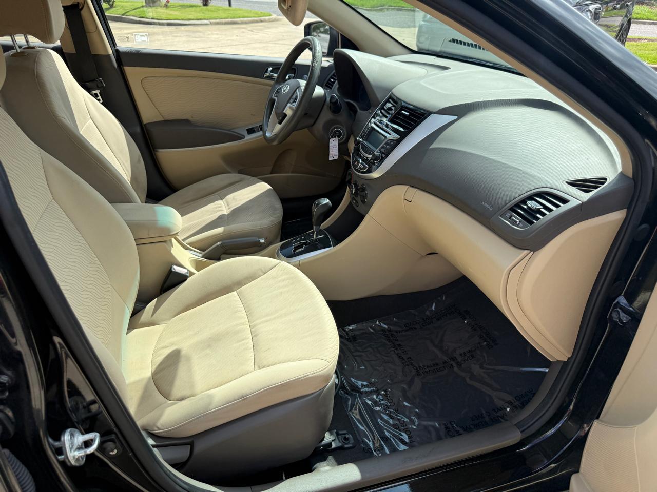 Hyundai Accent GLS 4-Door 2012