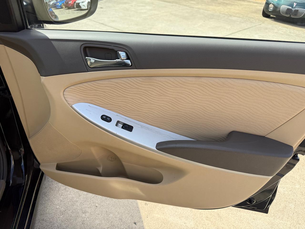 Hyundai Accent GLS 4-Door 2012