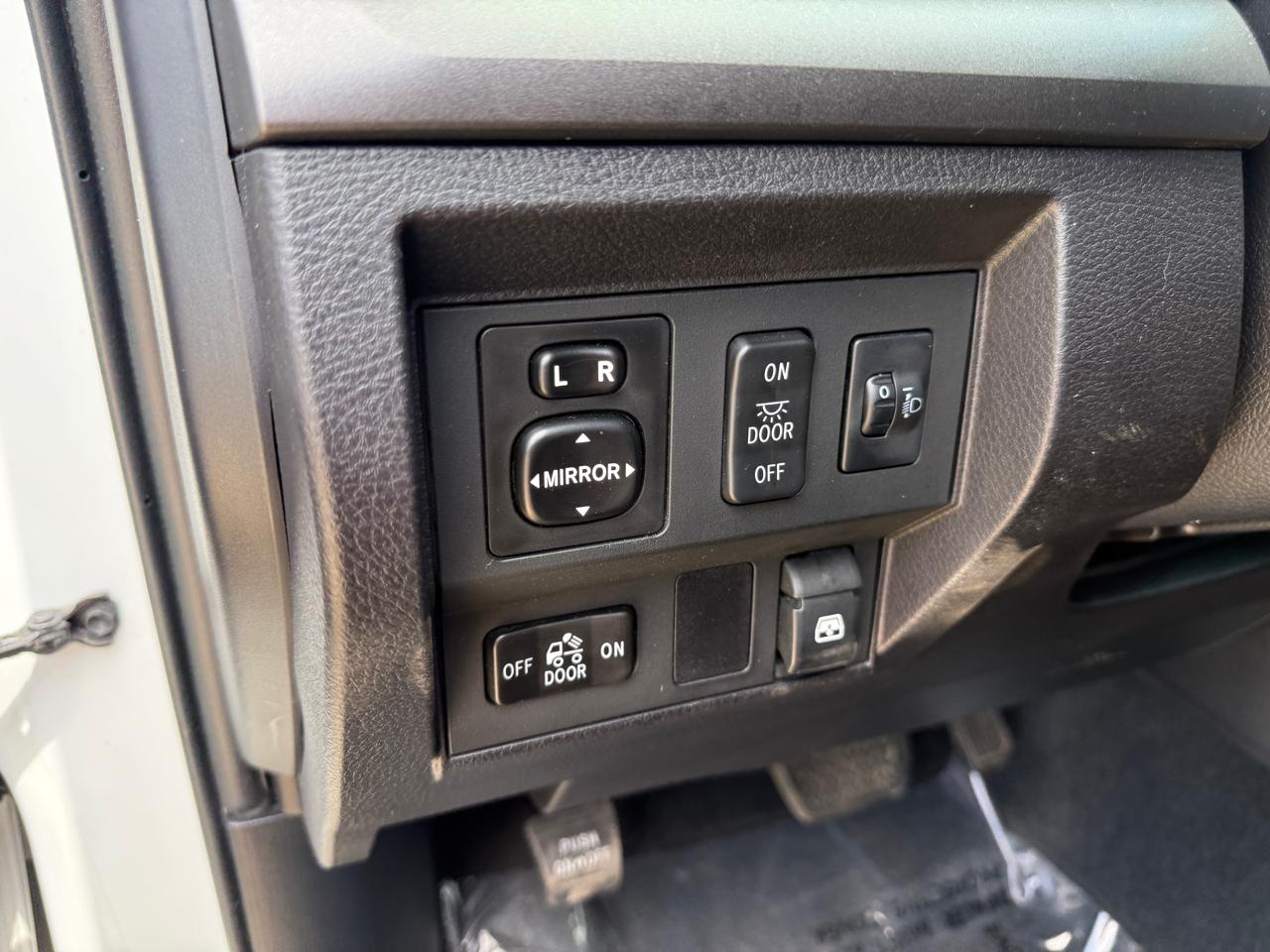 Toyota Tundra SR5 4.6L V8 CrewMax 2WD 2014