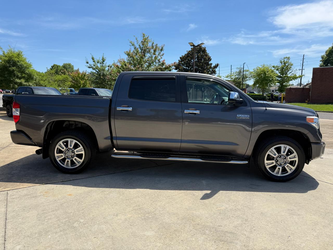 Toyota Tundra Platinum CrewMax 5.7L FFV 2WD 2016