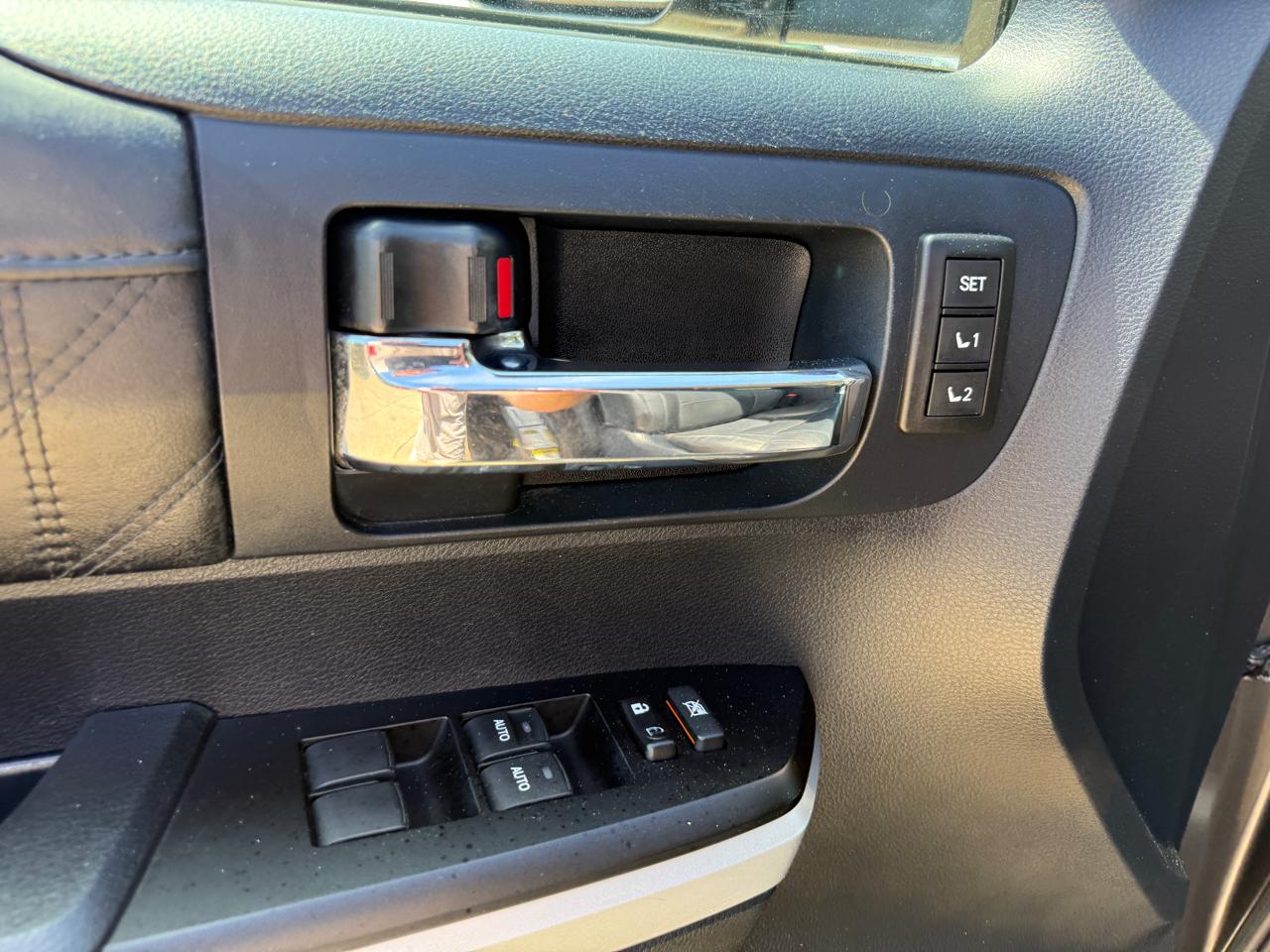 Toyota Tundra Platinum CrewMax 5.7L FFV 2WD 2016