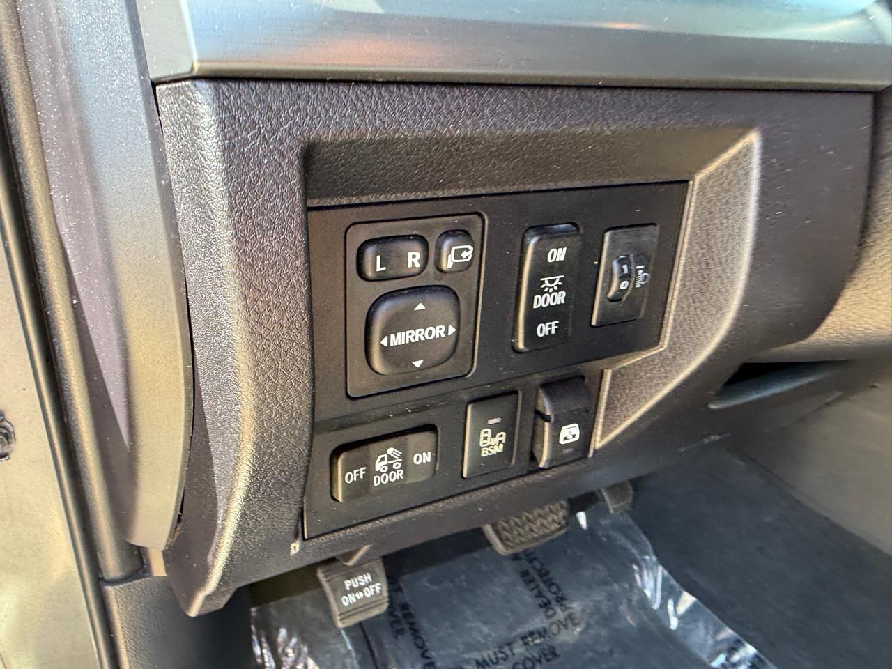 Toyota Tundra Platinum CrewMax 5.7L FFV 2WD 2016