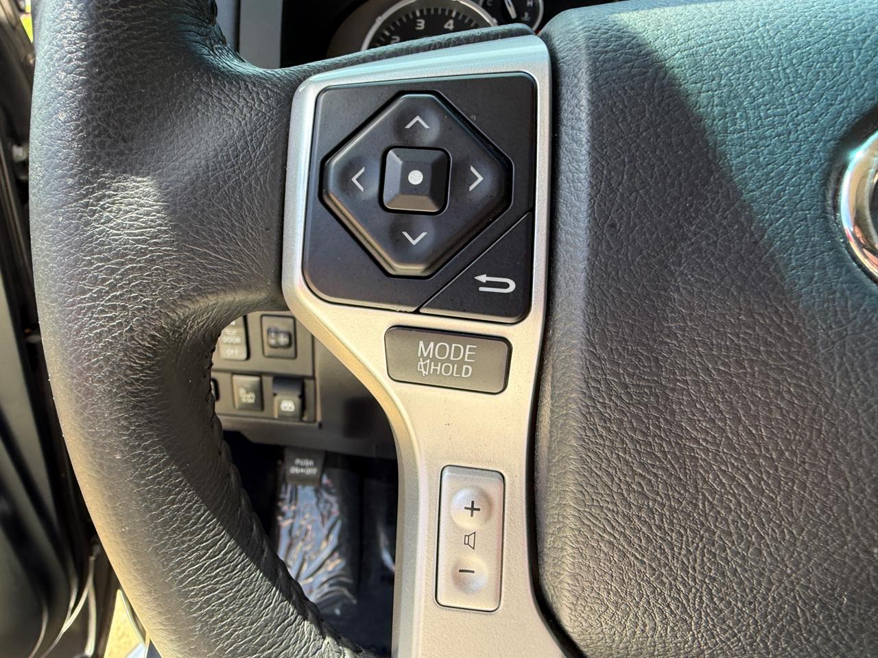 Toyota Tundra Platinum CrewMax 5.7L FFV 2WD 2016
