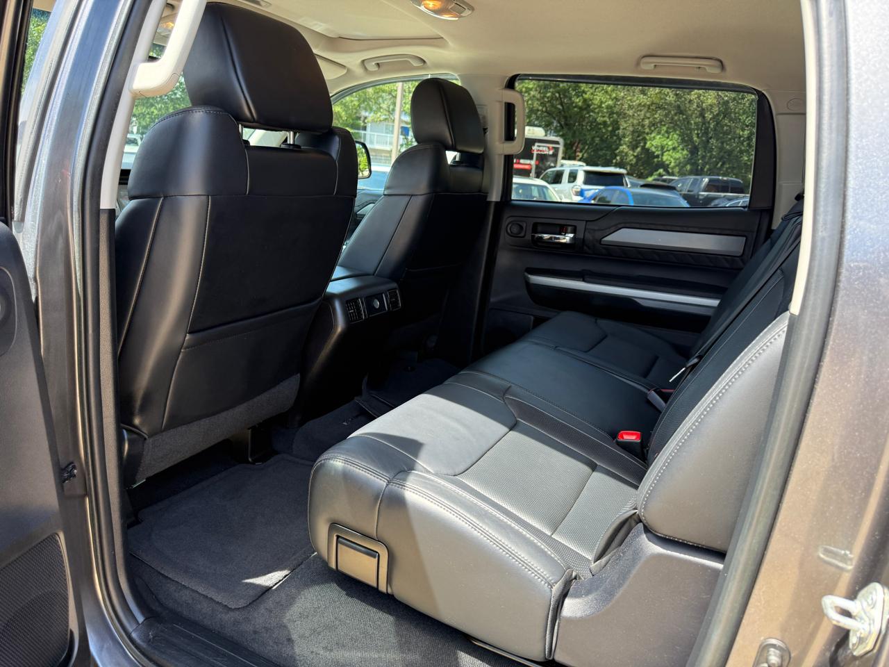 Toyota Tundra Platinum CrewMax 5.7L FFV 2WD 2016