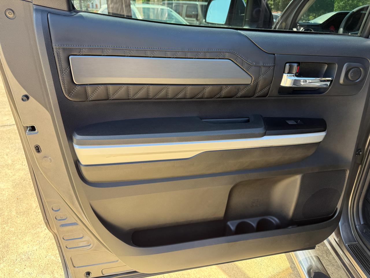 Toyota Tundra Platinum CrewMax 5.7L FFV 2WD 2016