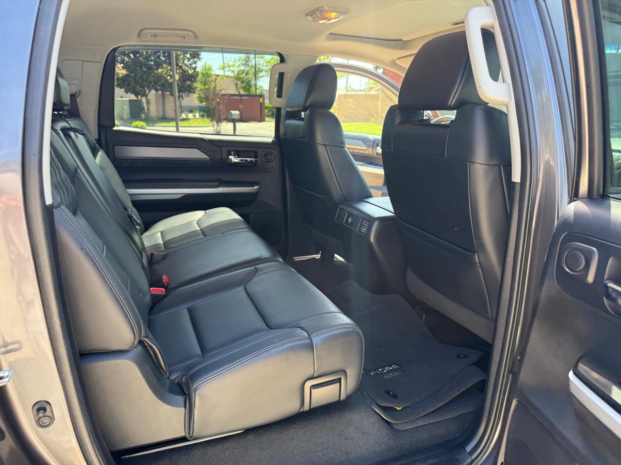 Toyota Tundra Platinum CrewMax 5.7L FFV 2WD 2016
