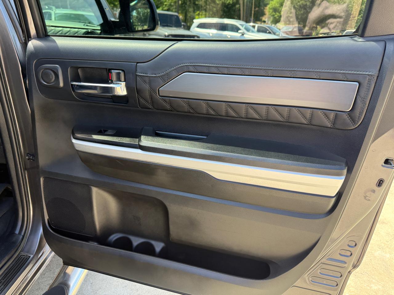 Toyota Tundra Platinum CrewMax 5.7L FFV 2WD 2016
