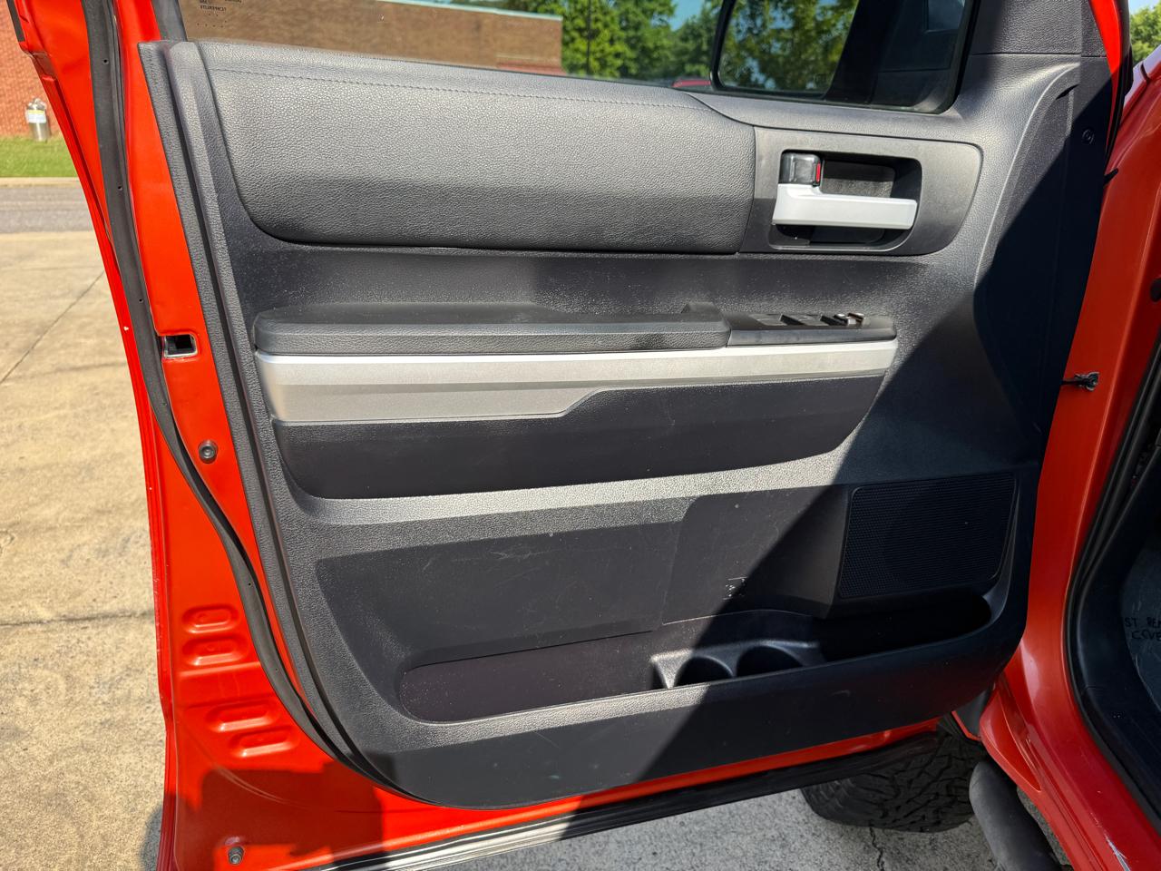 Toyota Tundra SR5 5.7L V8 FFV CrewMax 4WD 2016