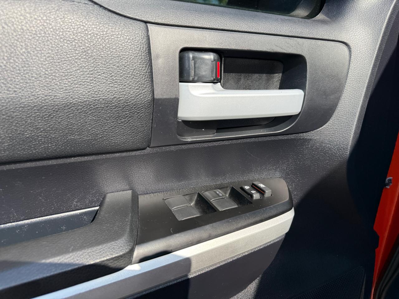 Toyota Tundra SR5 5.7L V8 FFV CrewMax 4WD 2016