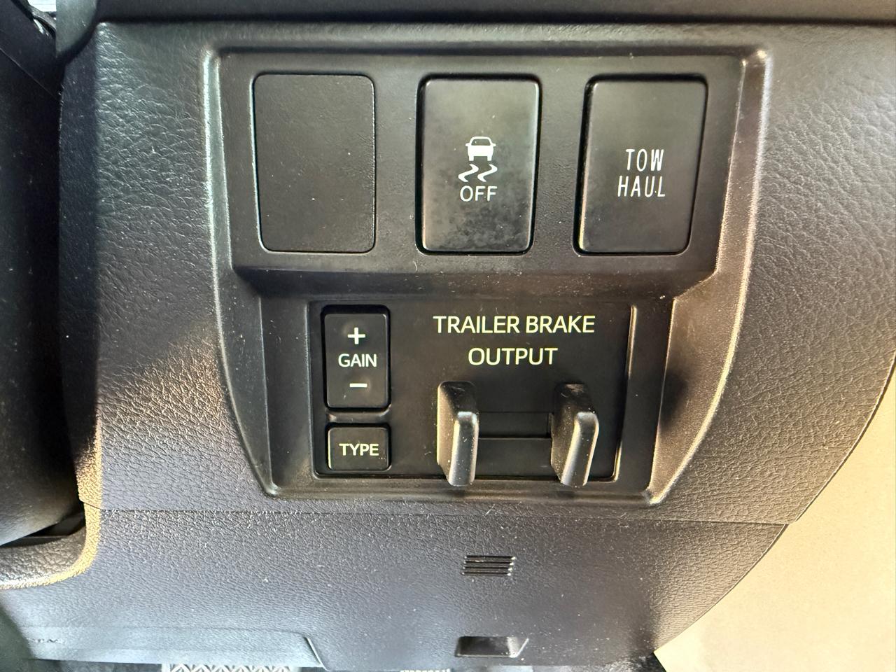 Toyota Tundra SR5 5.7L V8 FFV CrewMax 4WD 2016
