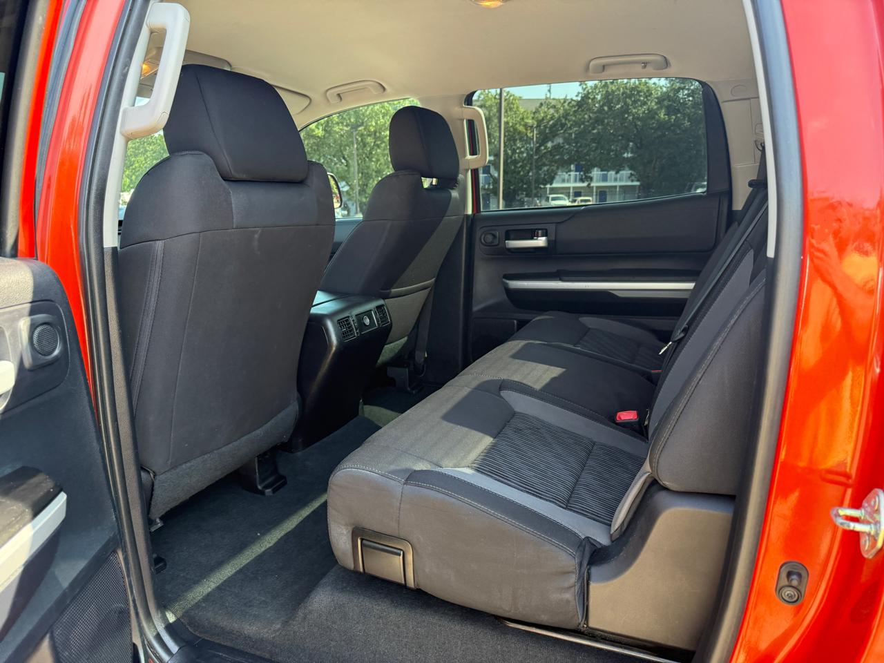 Toyota Tundra SR5 5.7L V8 FFV CrewMax 4WD 2016