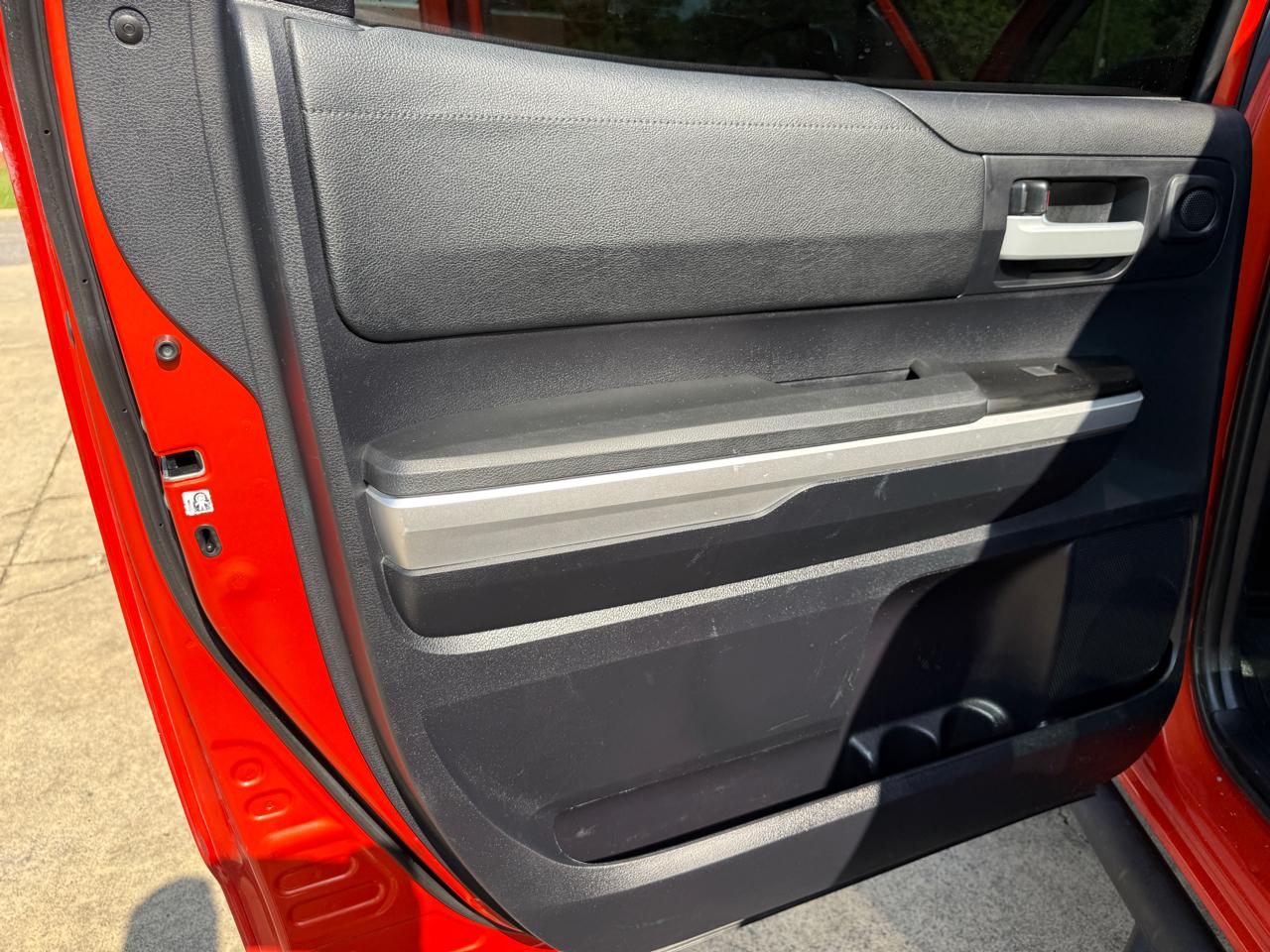 Toyota Tundra SR5 5.7L V8 FFV CrewMax 4WD 2016