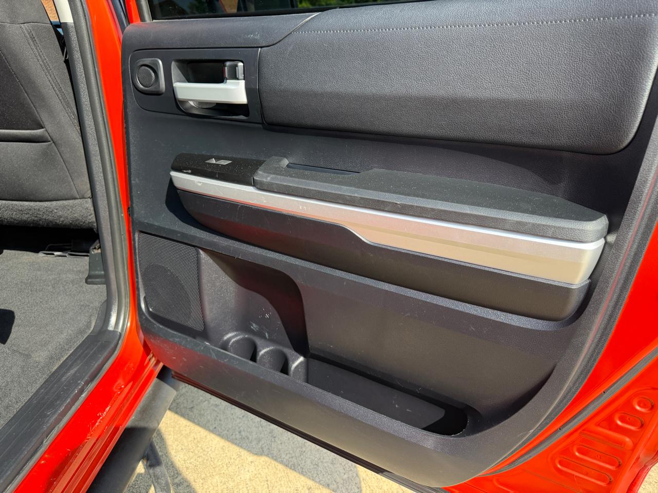 Toyota Tundra SR5 5.7L V8 FFV CrewMax 4WD 2016