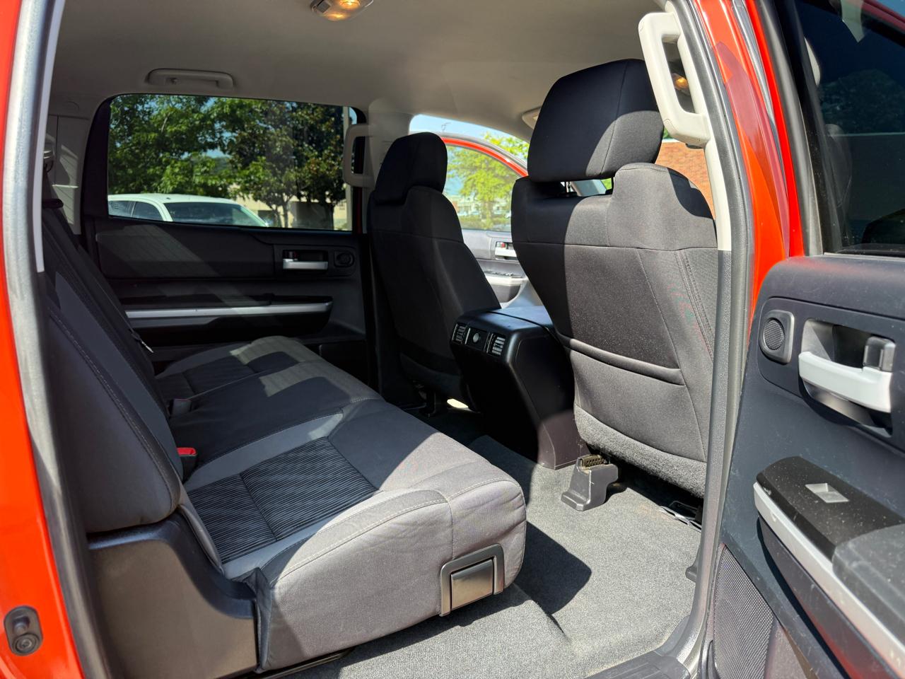 Toyota Tundra SR5 5.7L V8 FFV CrewMax 4WD 2016
