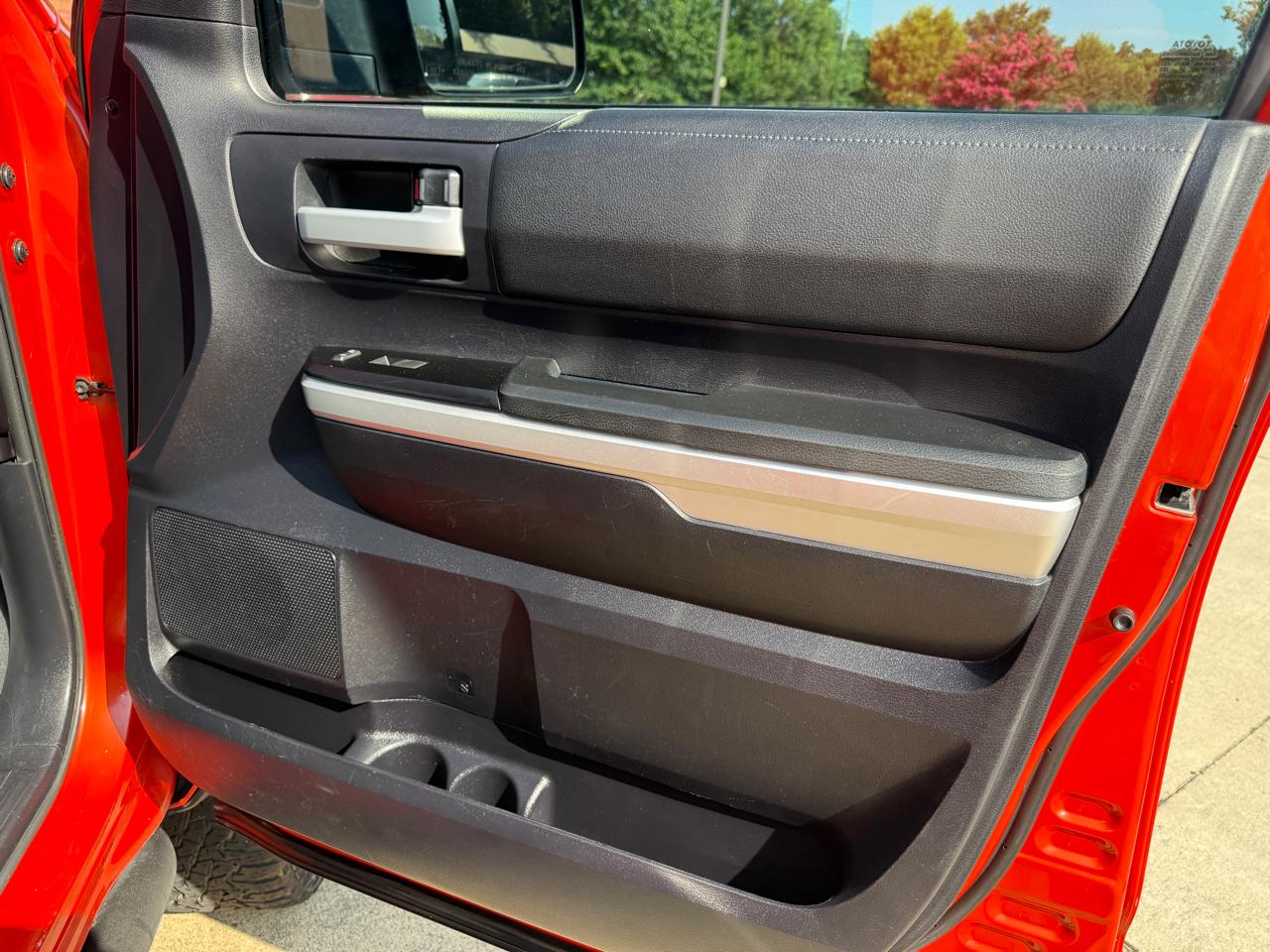 Toyota Tundra SR5 5.7L V8 FFV CrewMax 4WD 2016