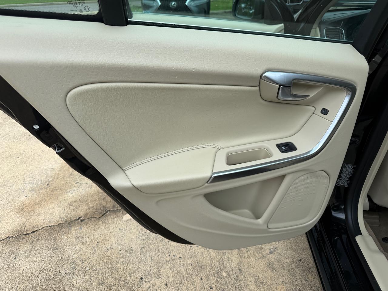 Volvo S60 4dr Sdn T5 Premier FWD 2013