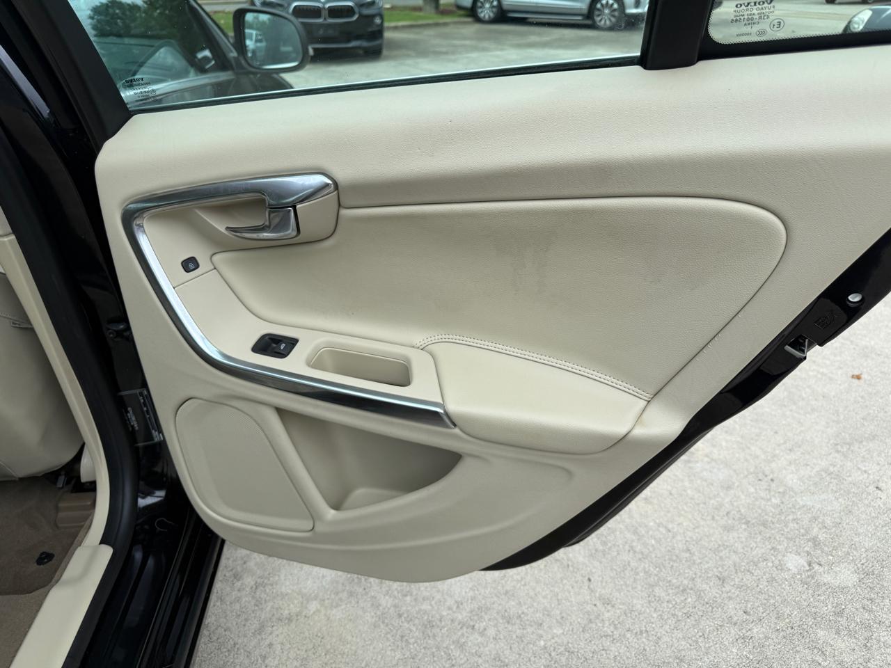 Volvo S60 4dr Sdn T5 Premier FWD 2013