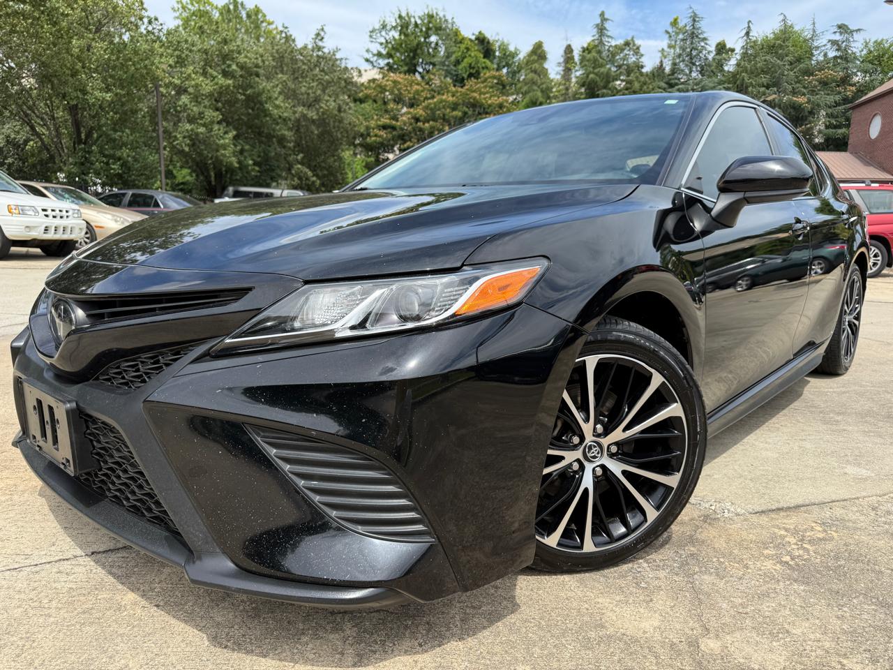 Toyota Camry SE 2020