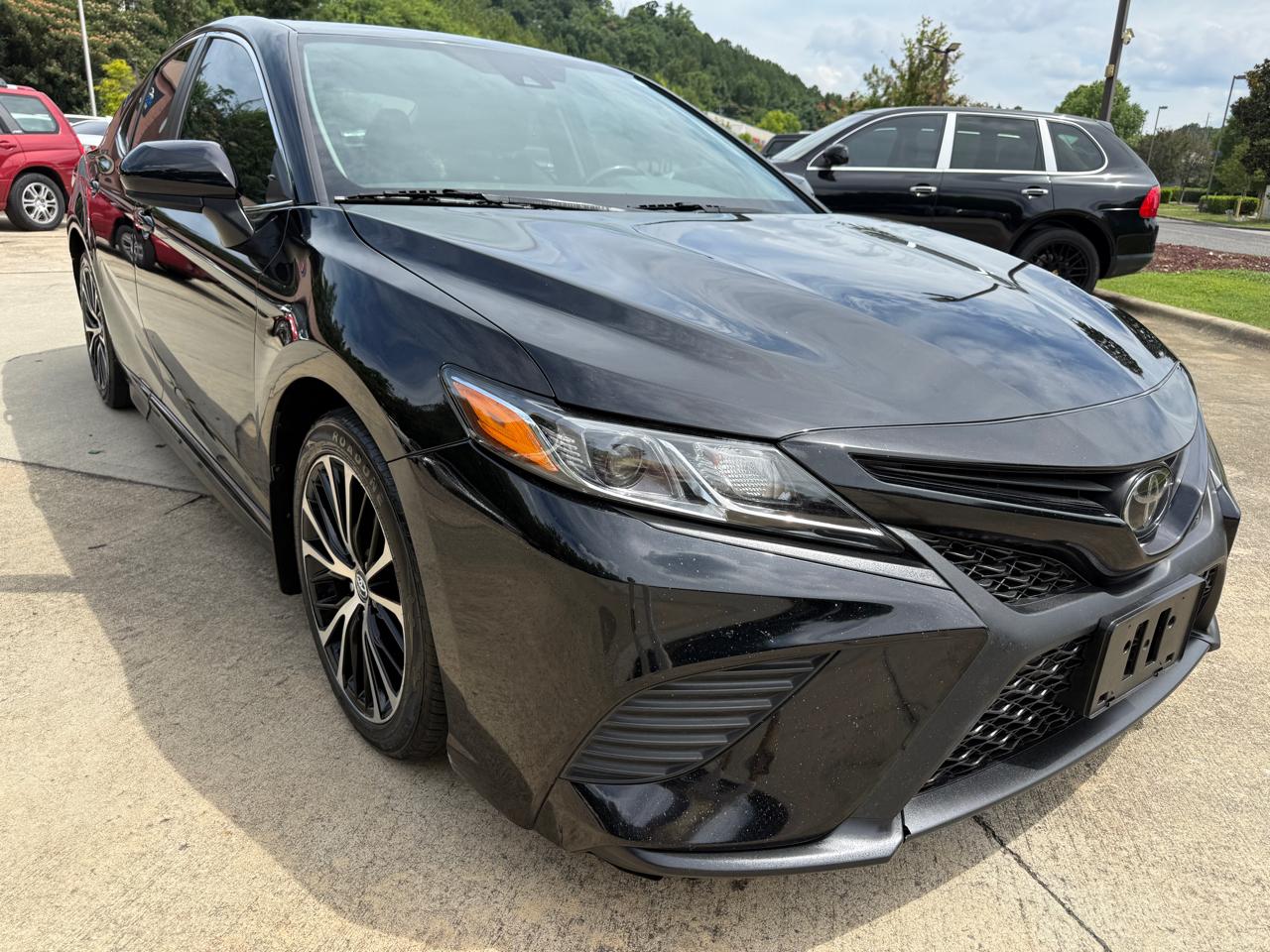 Toyota Camry SE 2020