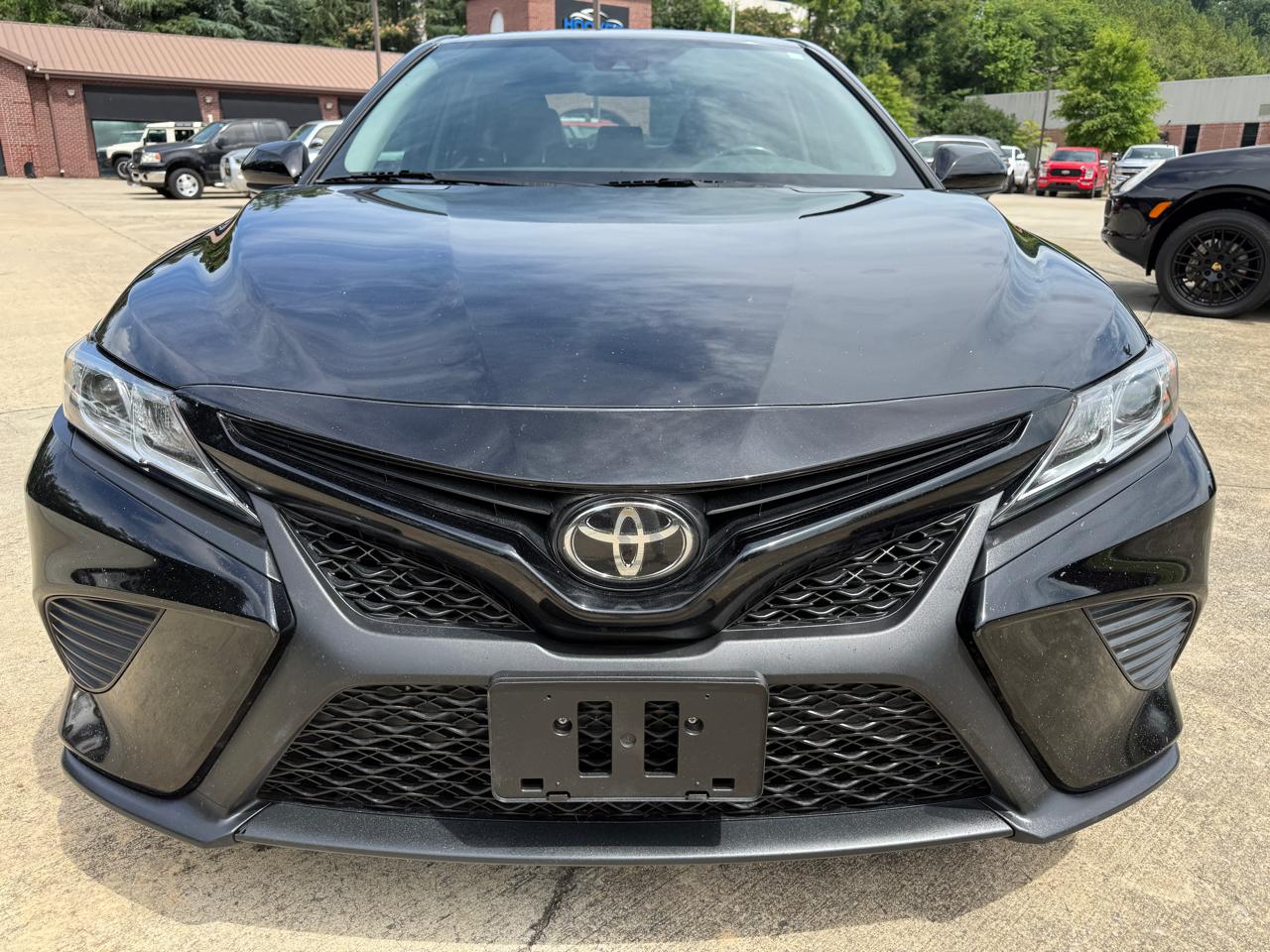 Toyota Camry SE 2020