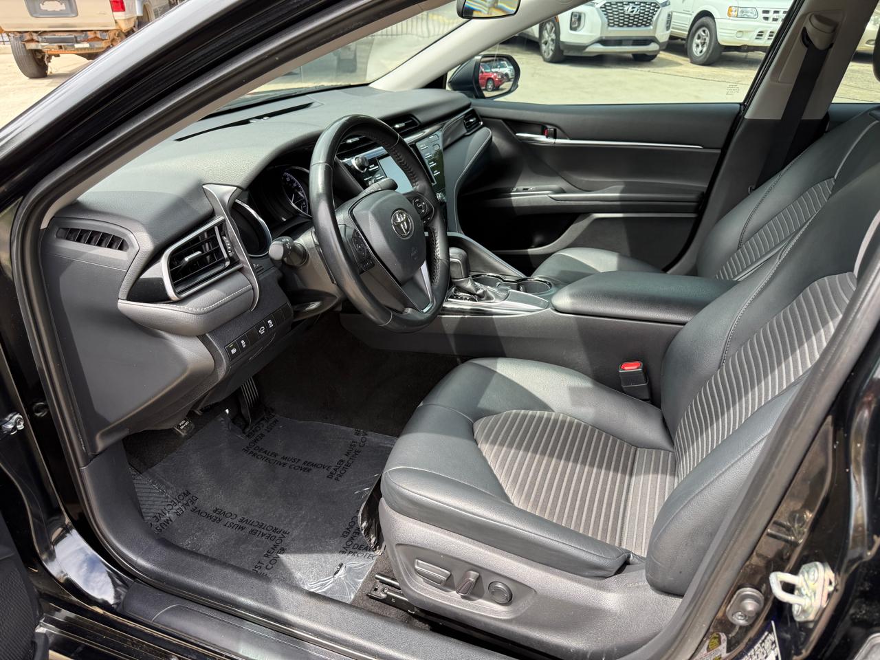 Toyota Camry SE 2020