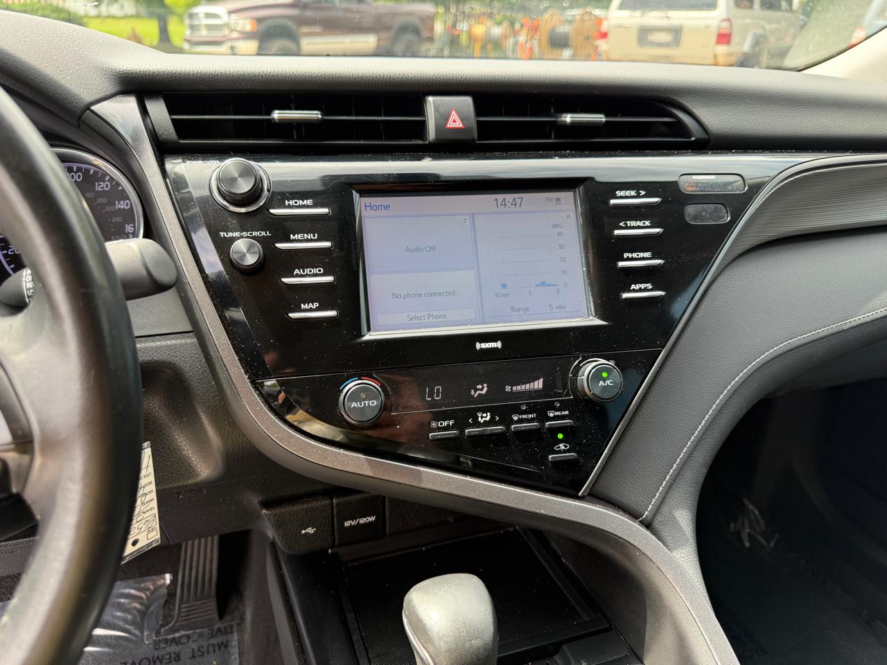 Toyota Camry SE 2020