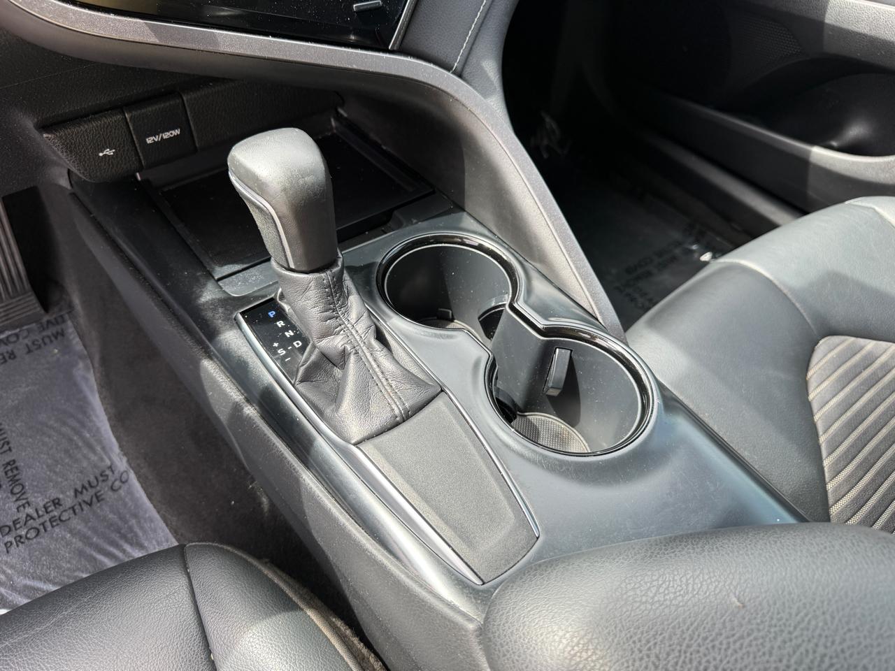 Toyota Camry SE 2020