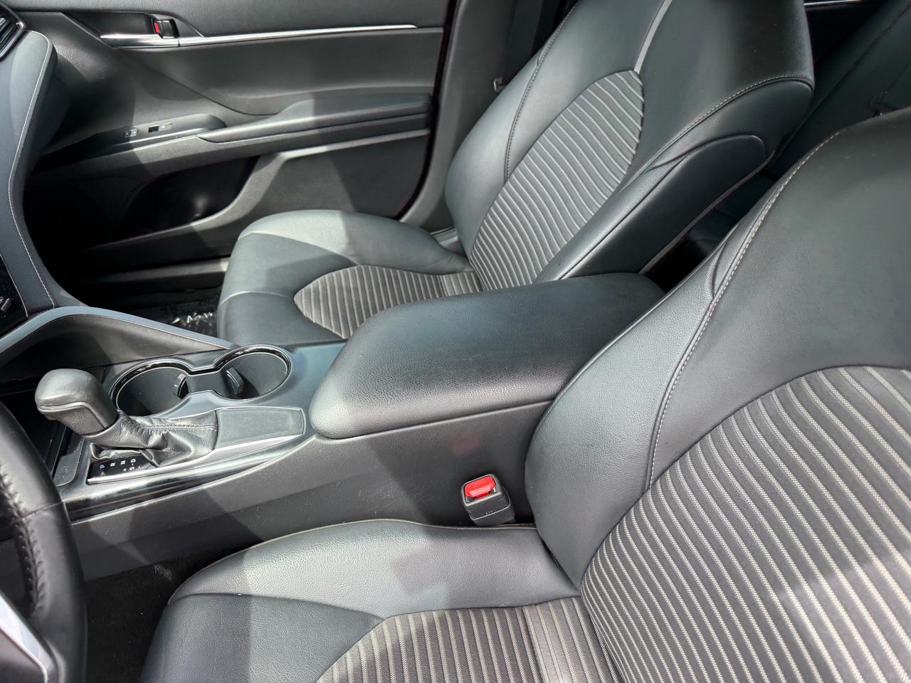 Toyota Camry SE 2020