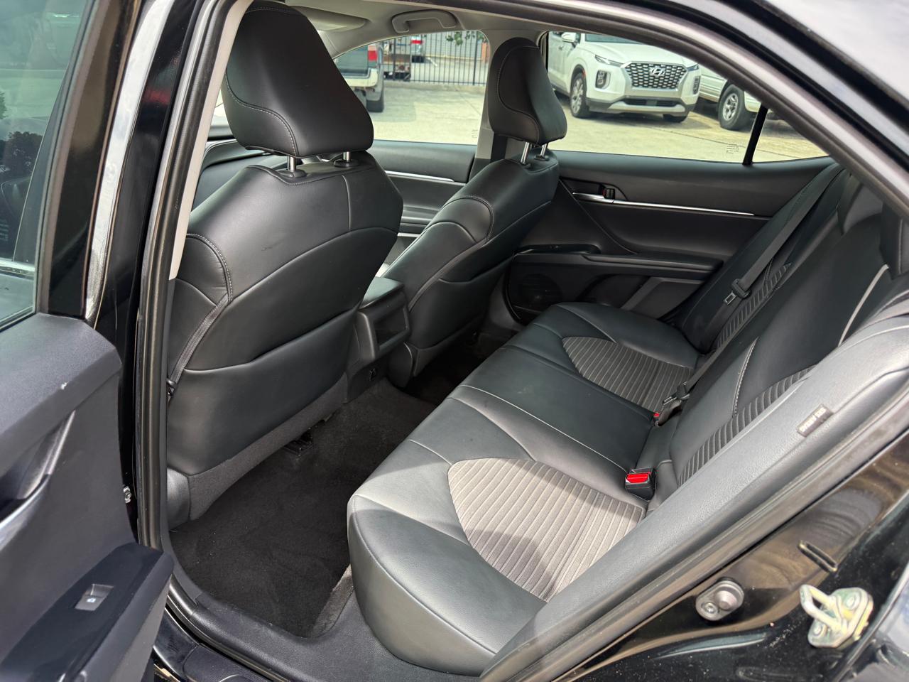 Toyota Camry SE 2020