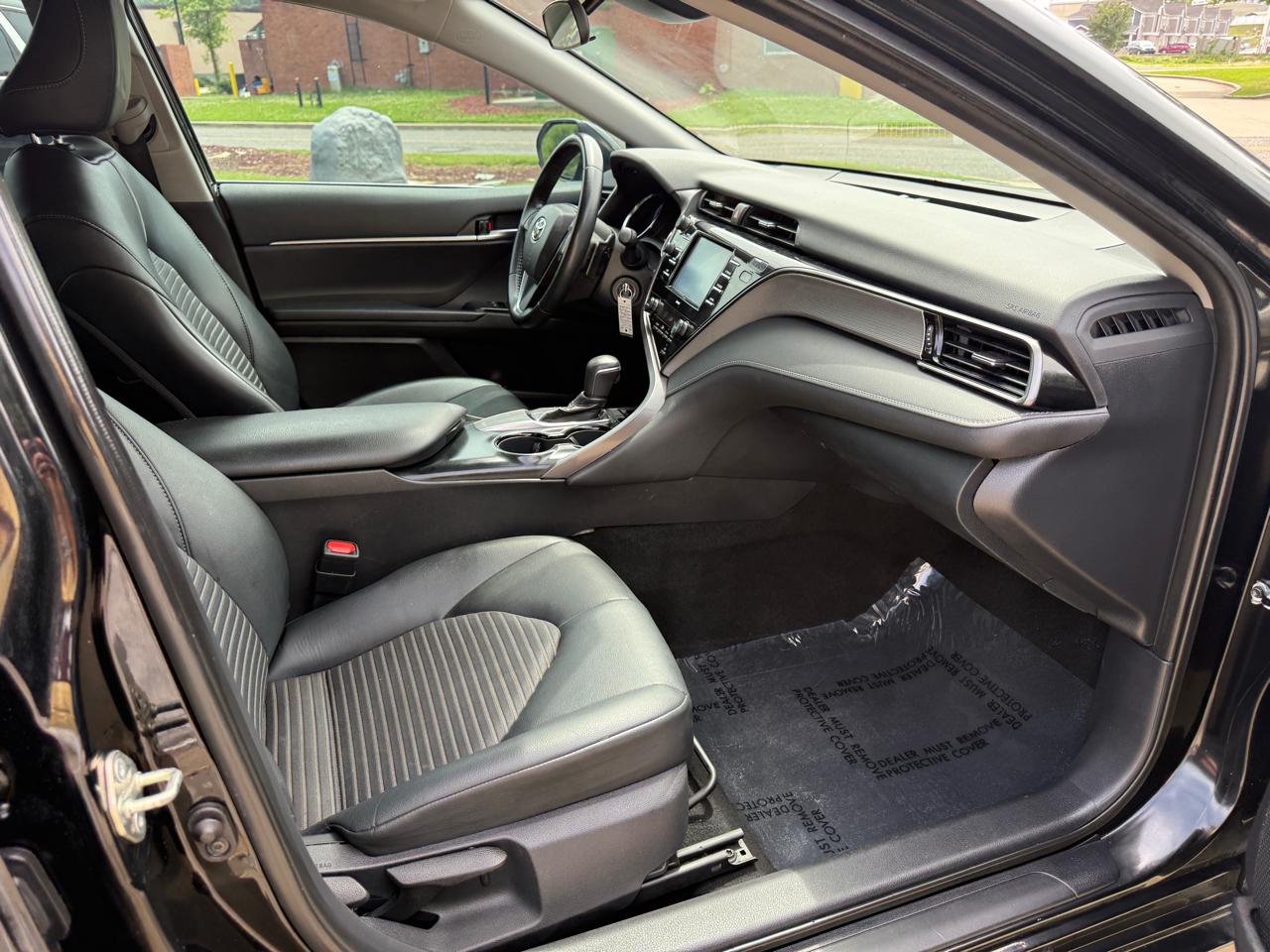 Toyota Camry SE 2020