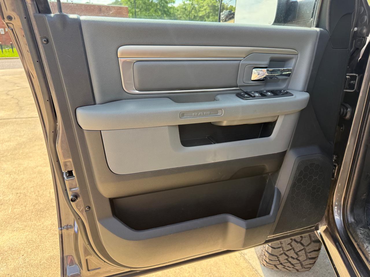 RAM 2500 Power Wagon Crew Cab SWB 4WD 2015