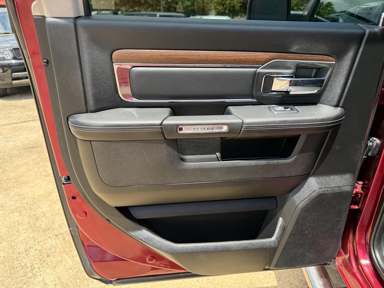 RAM 1500 Laramie Crew Cab SWB 4WD 2017