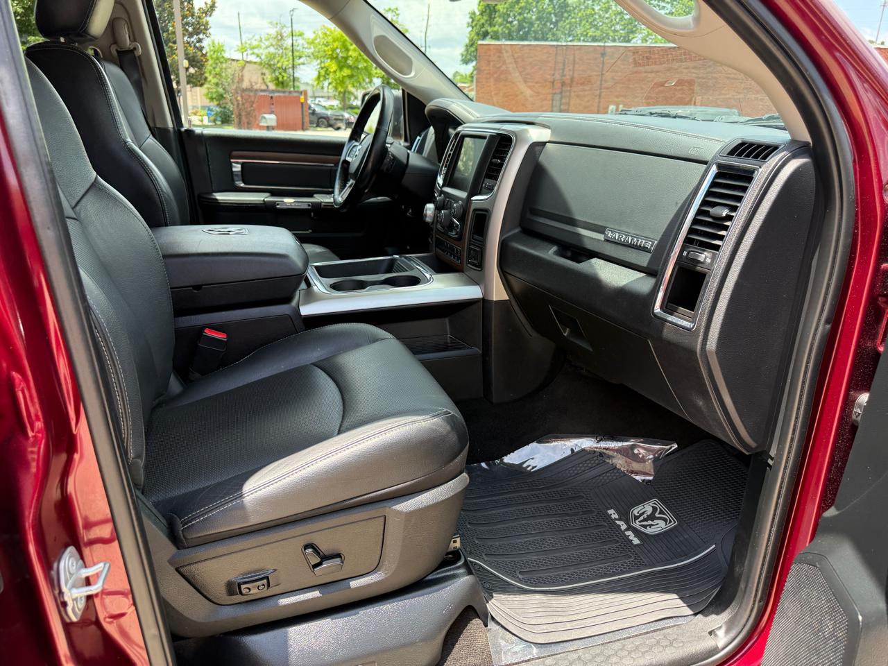 RAM 1500 Laramie Crew Cab SWB 4WD 2017