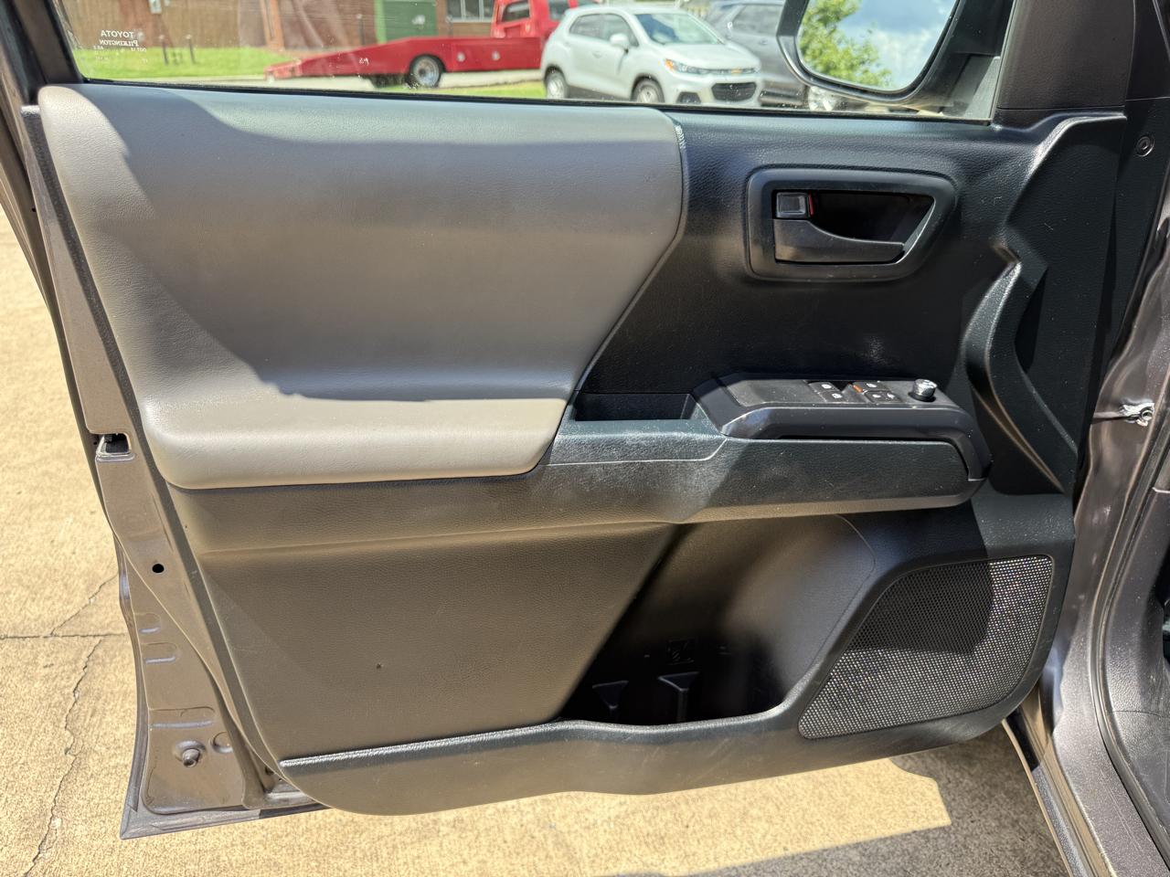 Toyota Tacoma SR5 Access Cab I4 6AT 2WD 2017