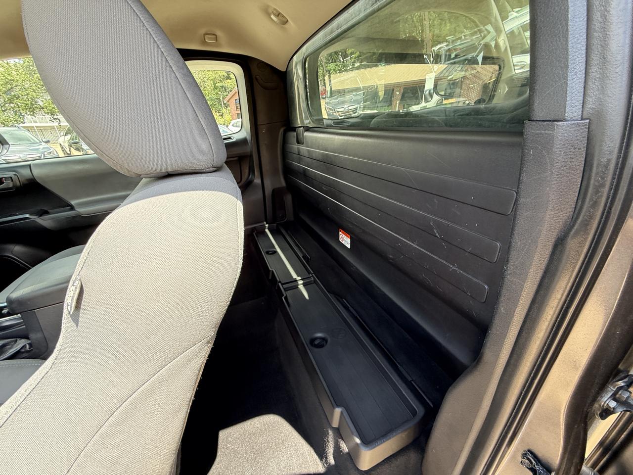 Toyota Tacoma SR5 Access Cab I4 6AT 2WD 2017