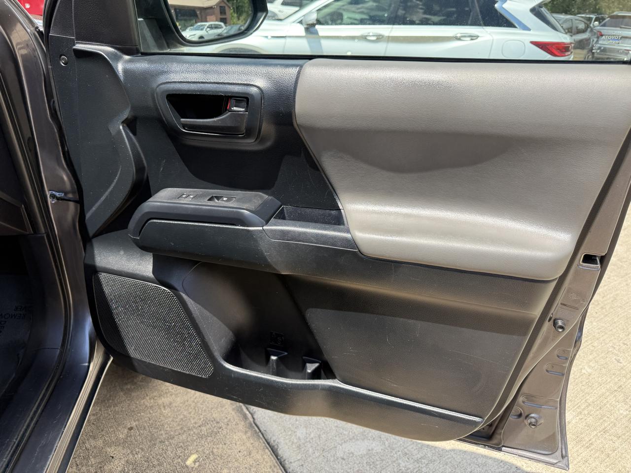 Toyota Tacoma SR5 Access Cab I4 6AT 2WD 2017