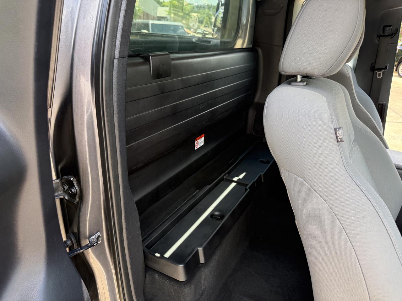 Toyota Tacoma SR5 Access Cab I4 6AT 2WD 2017