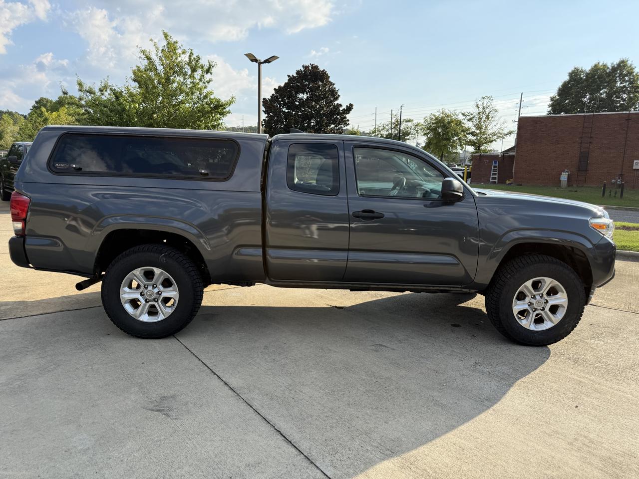 Toyota Tacoma SR5 Access Cab I4 6AT 2WD 2017