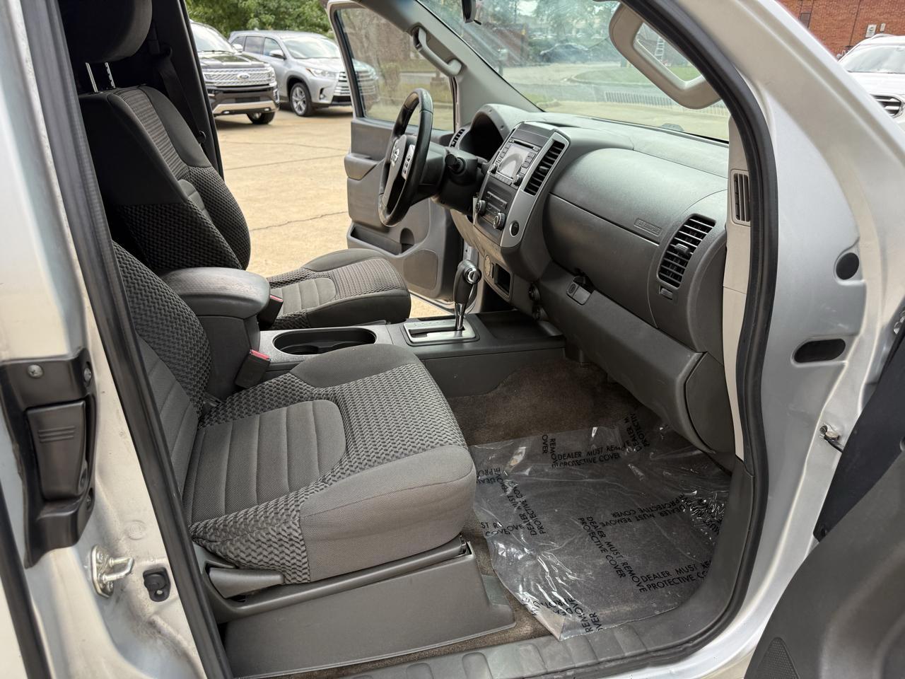 Nissan Frontier SV King Cab I4 5MT 2WD 2017